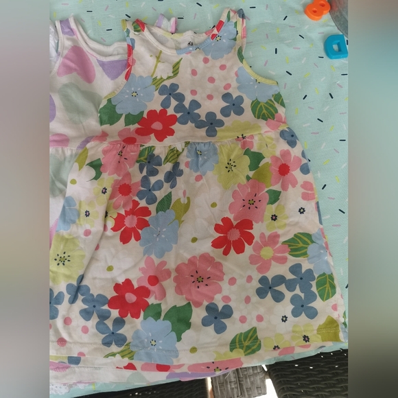 Bundle of 4 summer dresses 2T - Picture 2 of 8